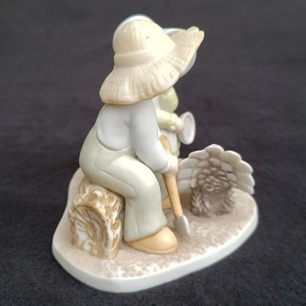 Vintage 1997 Circle of Friends by Masterpiece for Homco Porcelain Figurine #1117